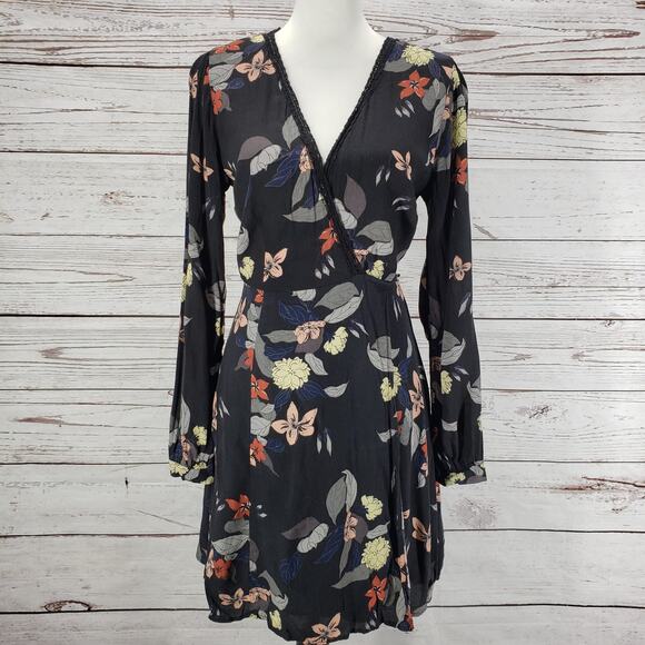 ASTR The Label Women's Black Floral V-Open Back Wrap Dress Size Small - Picture 1 of 14